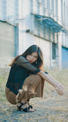 Nora, 24