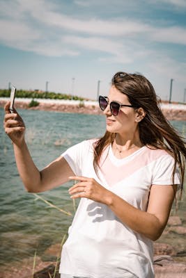 Astrid, 23